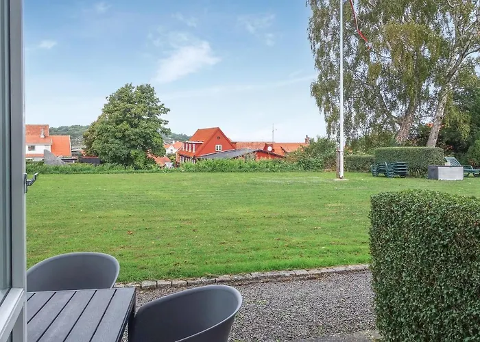 Appartement Awesome In Allinge-Sandvig